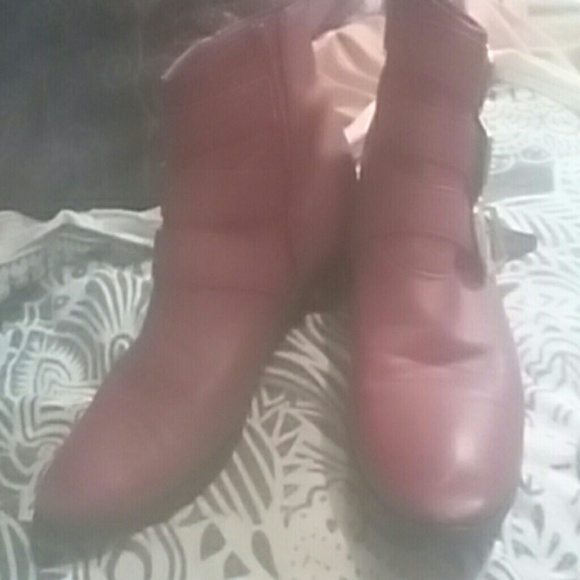 Size 8 red stuffed forever 21 boots - Picture 3 of 3